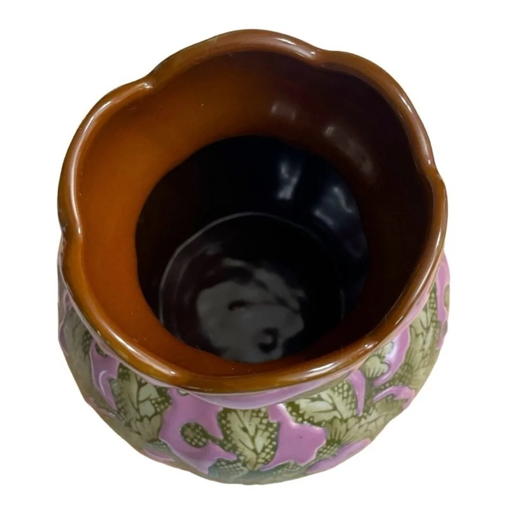 China Blue Fine Porcelain Seymour
Mann Pot Vase Pink W/ Green
Floral Design - Picture 8 of 16